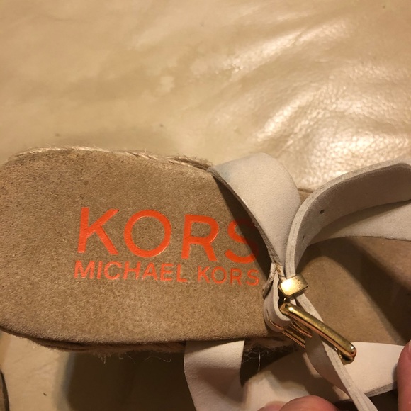 Micheal Kors cream color leather wedge sandals - Picture 3 of 8